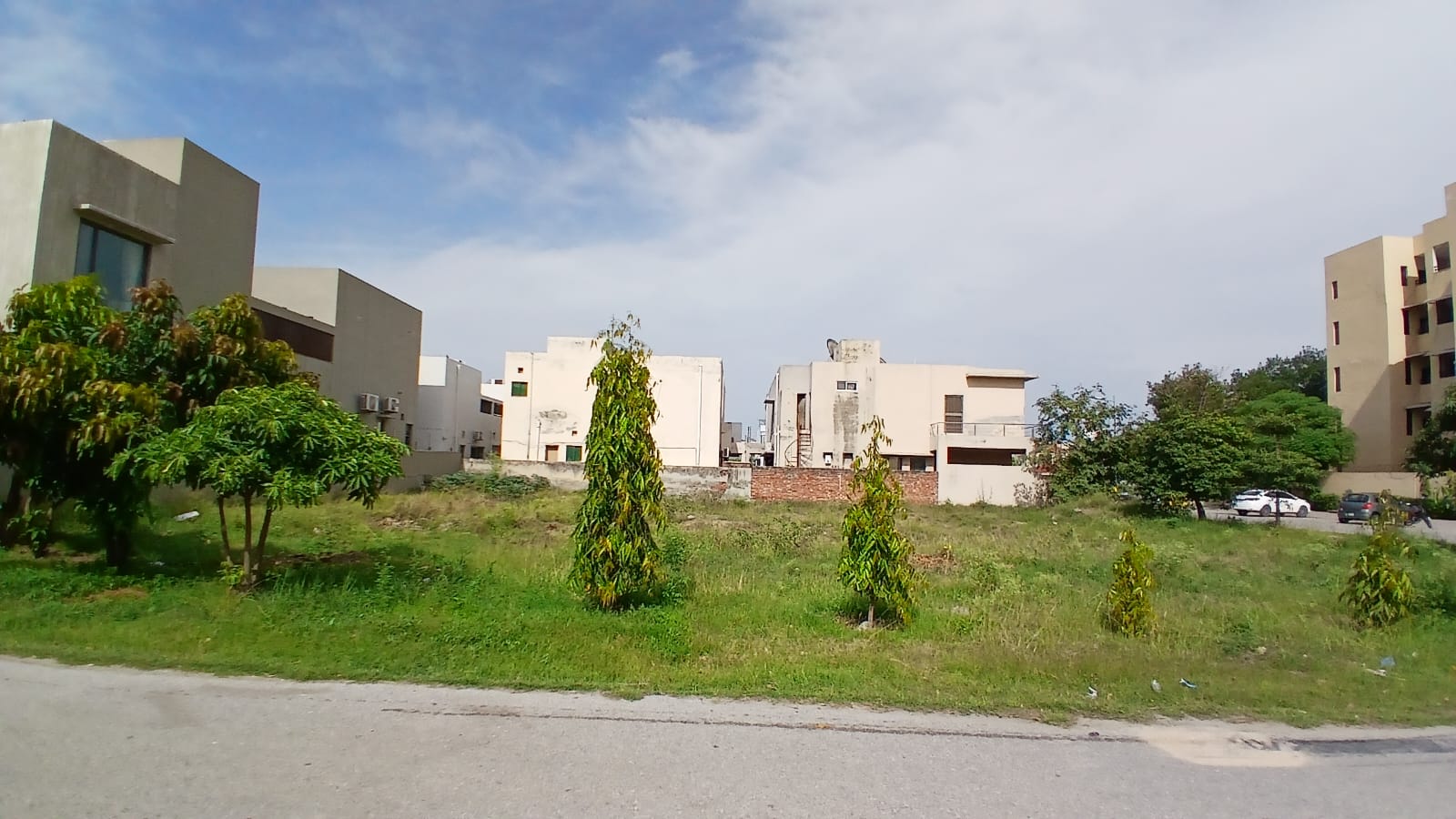 Unique Opportunity  Possession Plot , 10 Marla Plot for sale DHA Phase 8  Plot # Z4 125