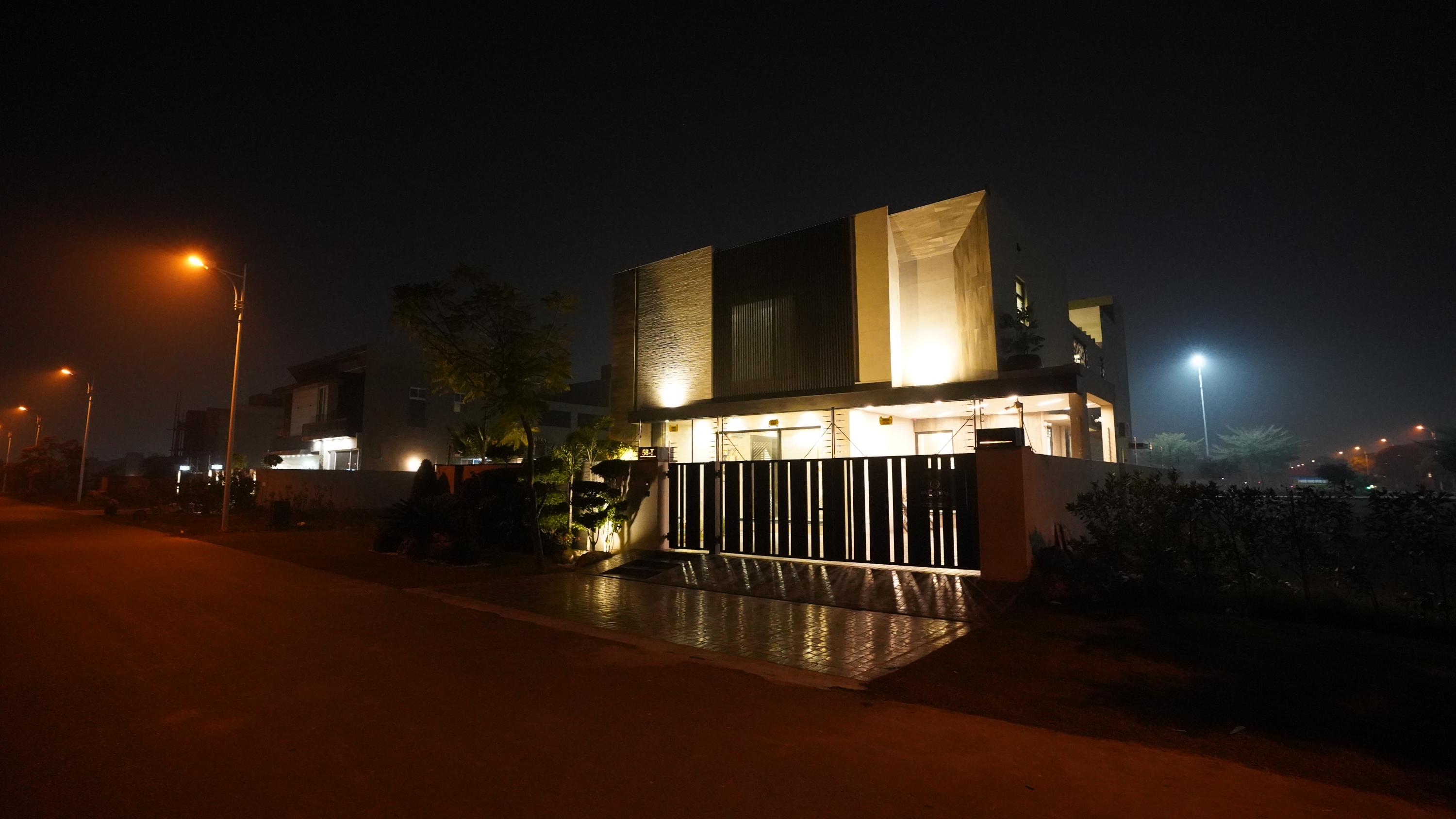 KANAL BUNGALOW FOR SALE IN Block T DHA PHASE 7 Beautifully Designed & Fairly Spacious