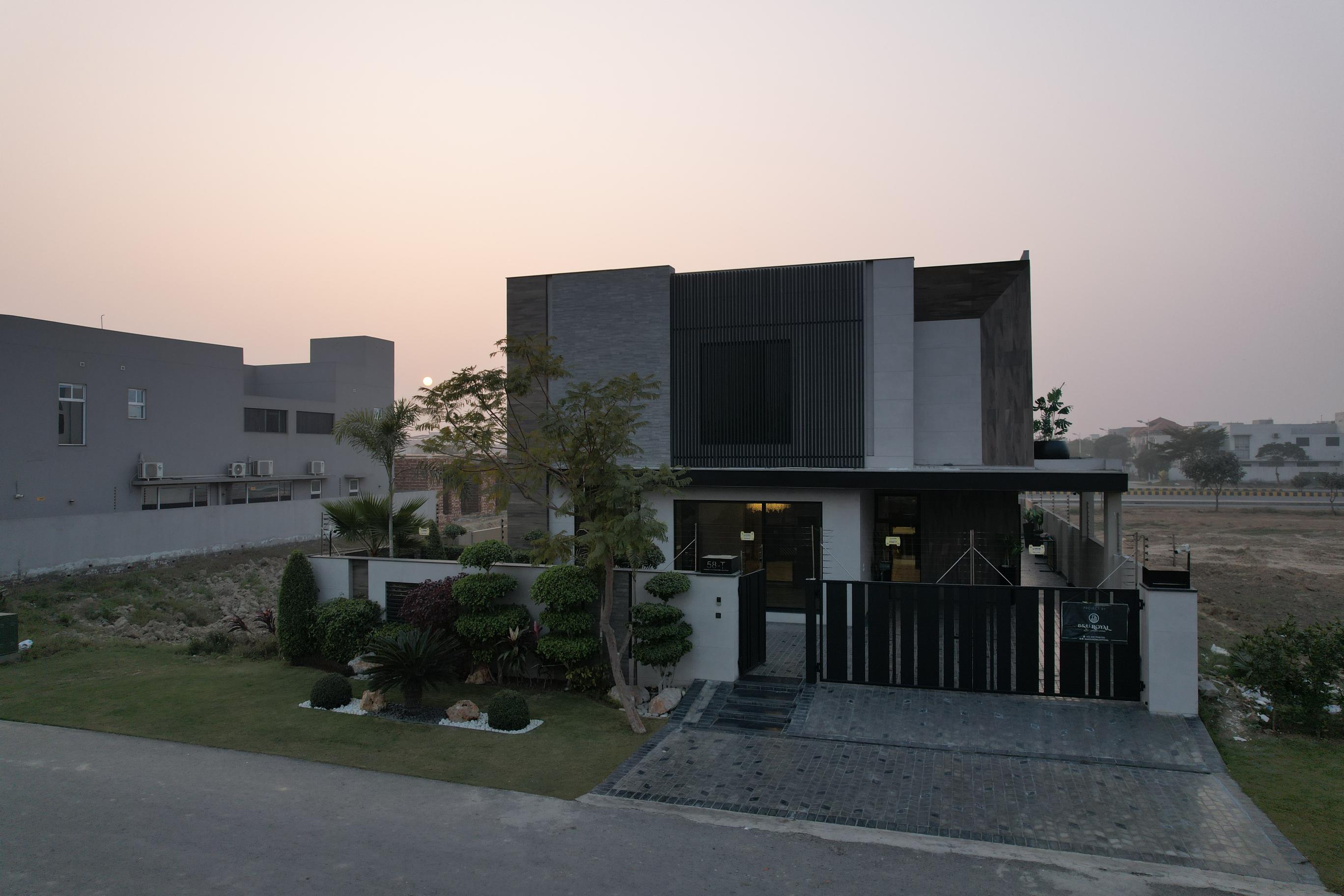 KANAL BUNGALOW FOR SALE IN Block T DHA PHASE 7 Beautifully Designed & Fairly Spacious
