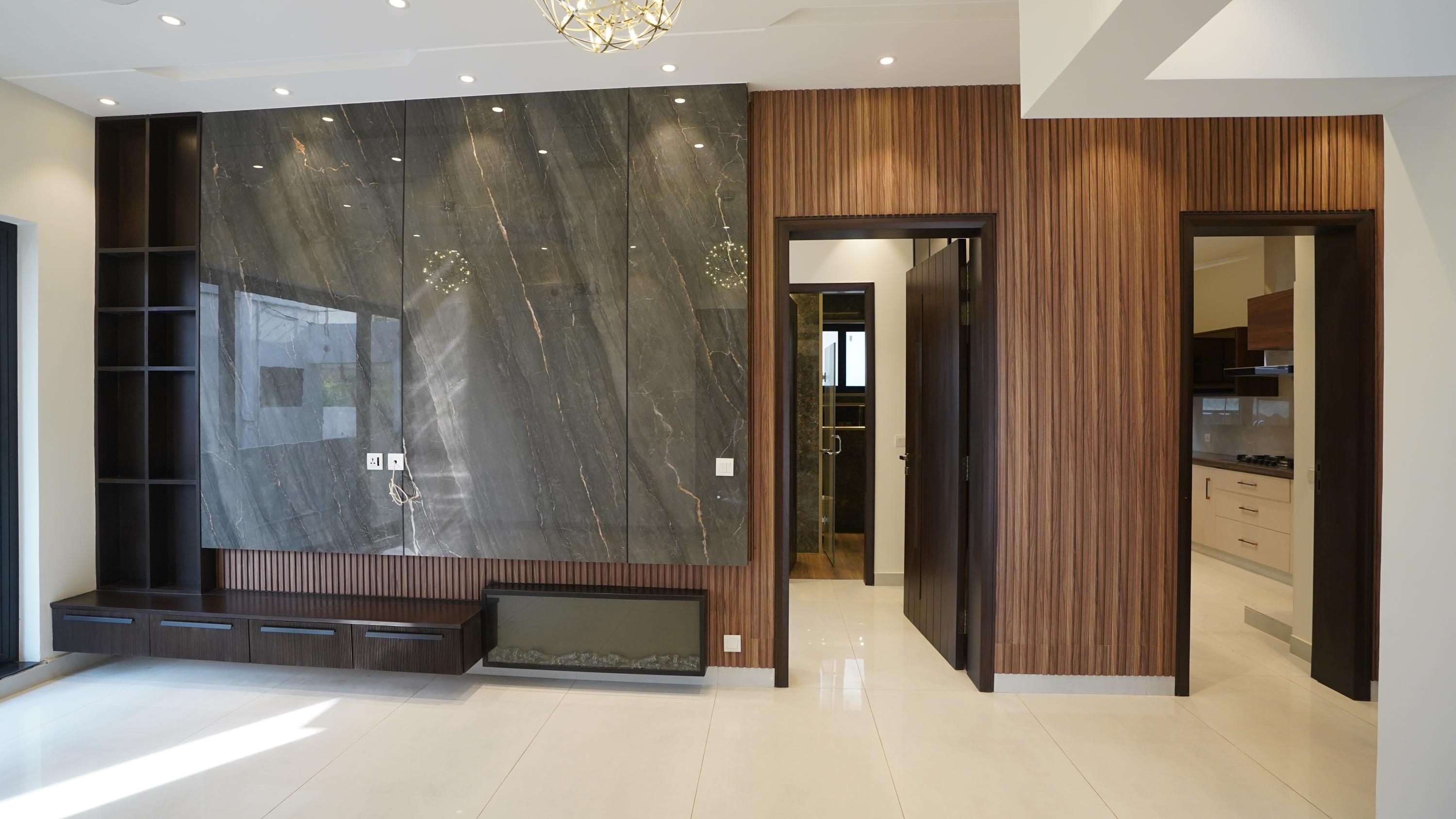 10 MARLA ELEGANT AND FULLY MAINTAINED SUPER HOT LOCATED BUNGALOW IS AVAILABLE IN THE BEST BLOCK OF DHA PHASE 1 LAHORE.