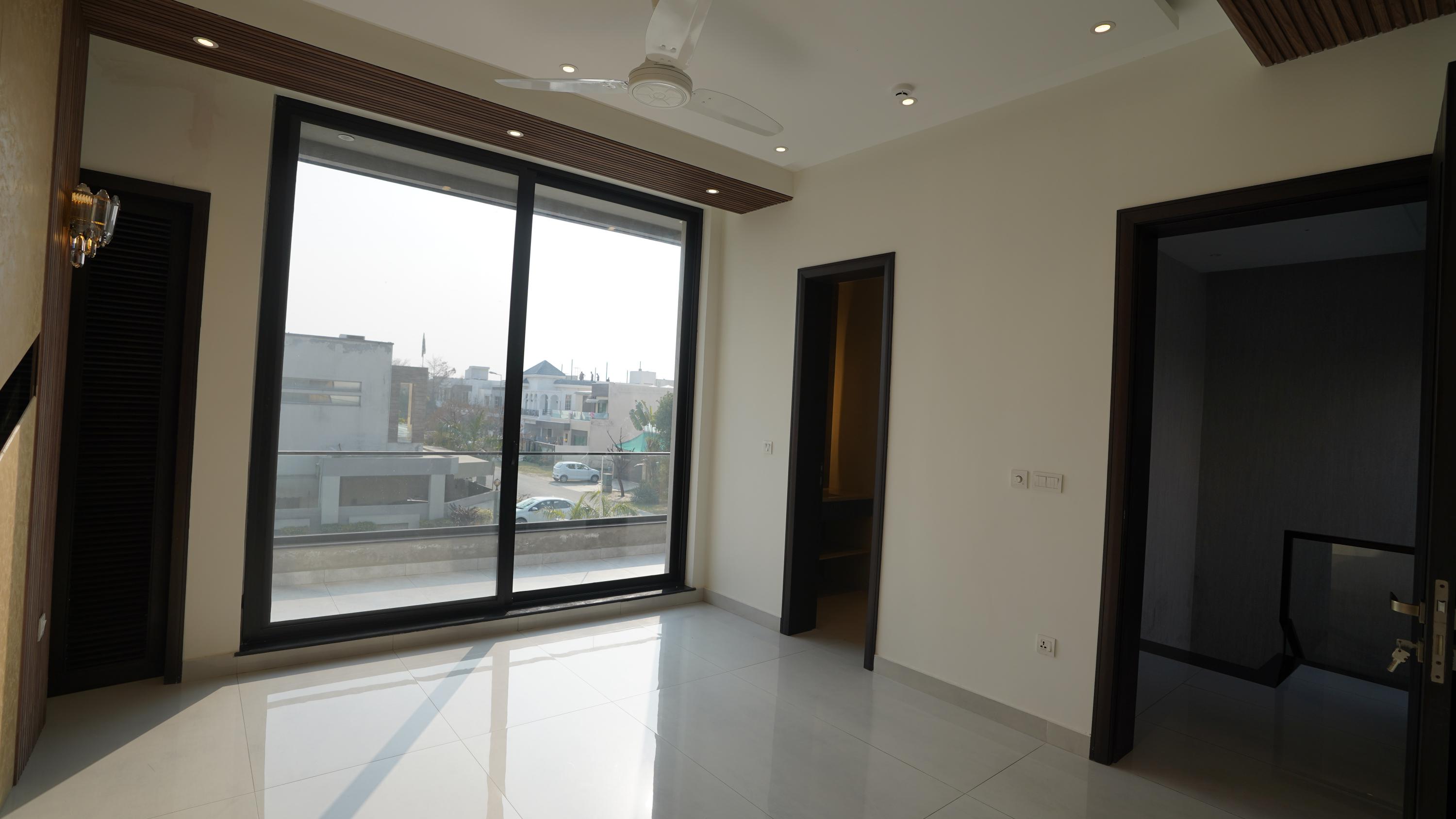 10 MARLA ELEGANT AND FULLY MAINTAINED SUPER HOT LOCATED BUNGALOW IS AVAILABLE IN THE BEST BLOCK OF DHA PHASE 1 LAHORE.