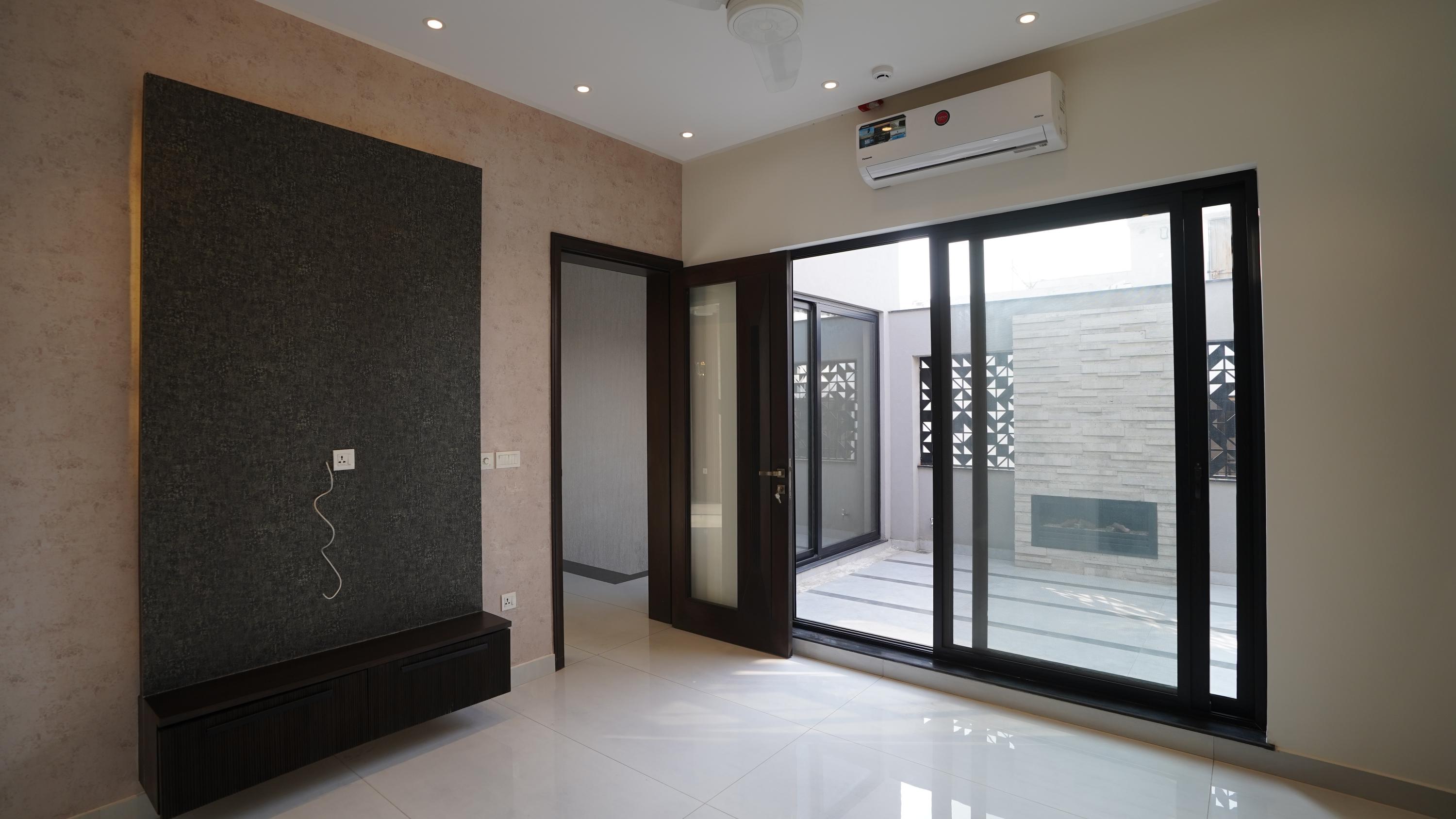 10 MARLA ELEGANT AND FULLY MAINTAINED SUPER HOT LOCATED BUNGALOW IS AVAILABLE IN THE BEST BLOCK OF DHA PHASE 1 LAHORE.