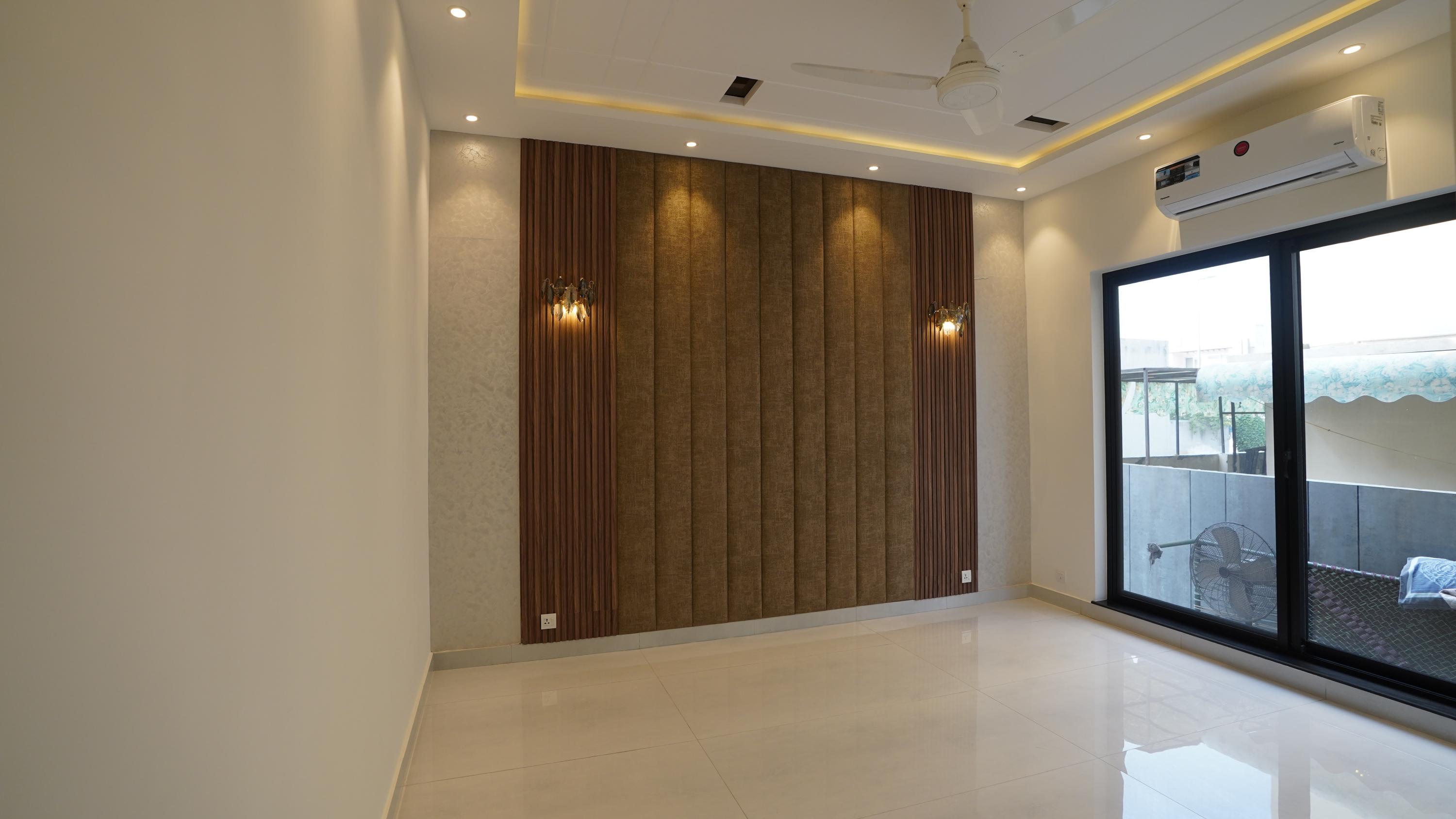 10 MARLA ELEGANT AND FULLY MAINTAINED SUPER HOT LOCATED BUNGALOW IS AVAILABLE IN THE BEST BLOCK OF DHA PHASE 1 LAHORE.