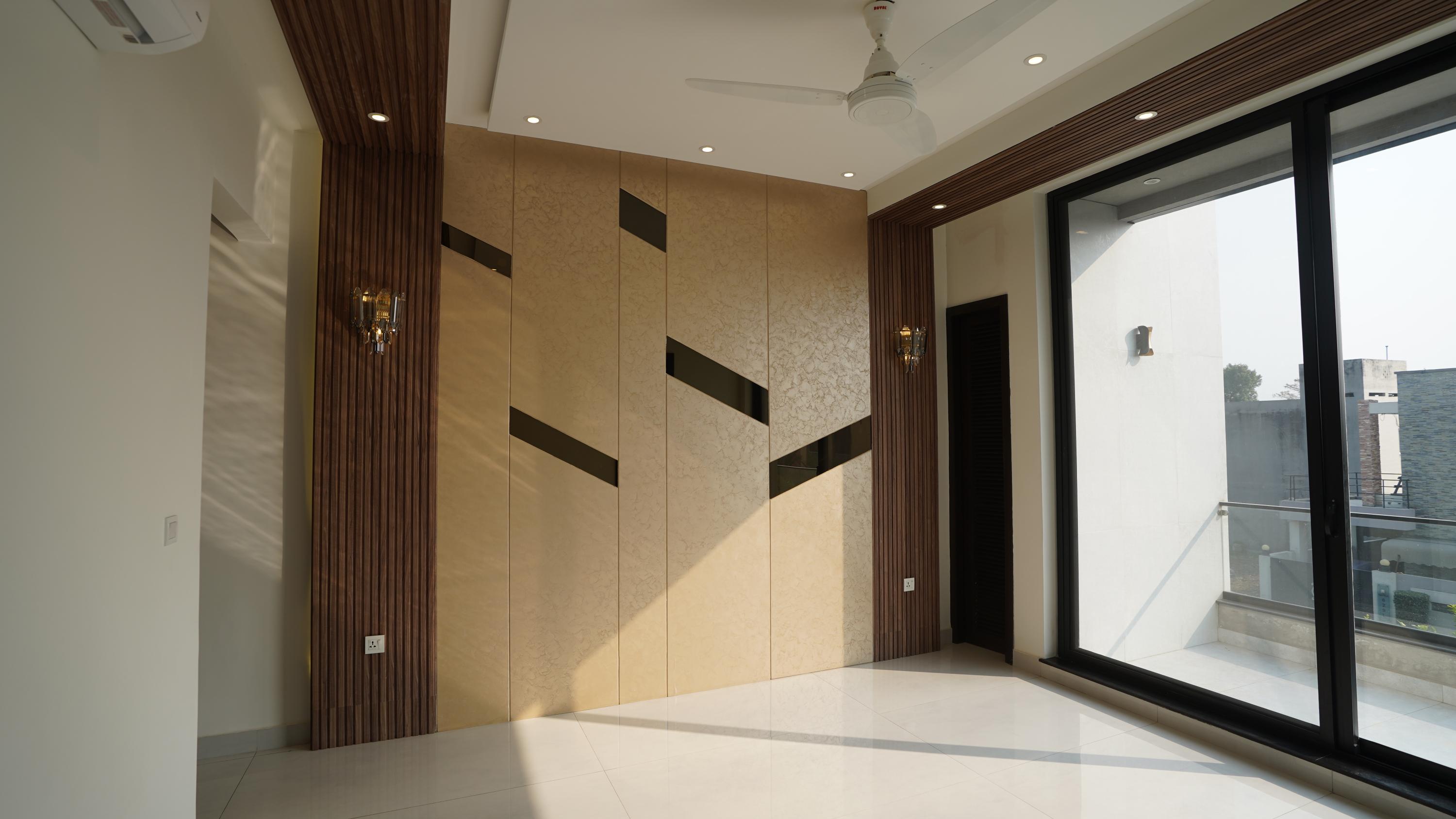10 MARLA ELEGANT AND FULLY MAINTAINED SUPER HOT LOCATED BUNGALOW IS AVAILABLE IN THE BEST BLOCK OF DHA PHASE 1 LAHORE.