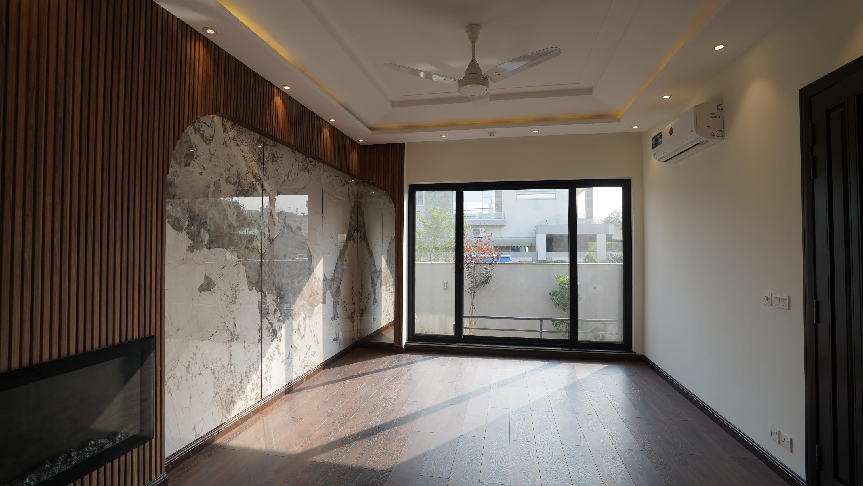 10 MARLA ELEGANT AND FULLY MAINTAINED SUPER HOT LOCATED BUNGALOW IS AVAILABLE IN THE BEST BLOCK OF DHA PHASE 1 LAHORE.