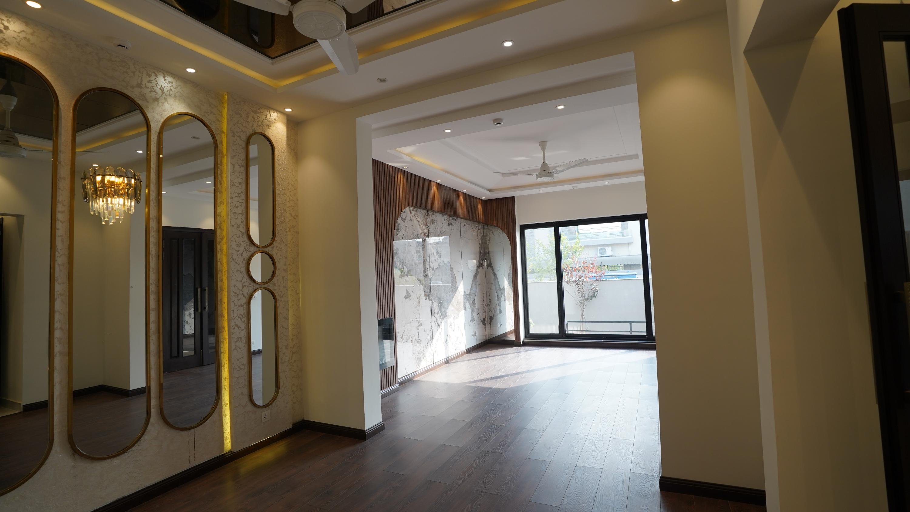 10 MARLA ELEGANT AND FULLY MAINTAINED SUPER HOT LOCATED BUNGALOW IS AVAILABLE IN THE BEST BLOCK OF DHA PHASE 1 LAHORE.