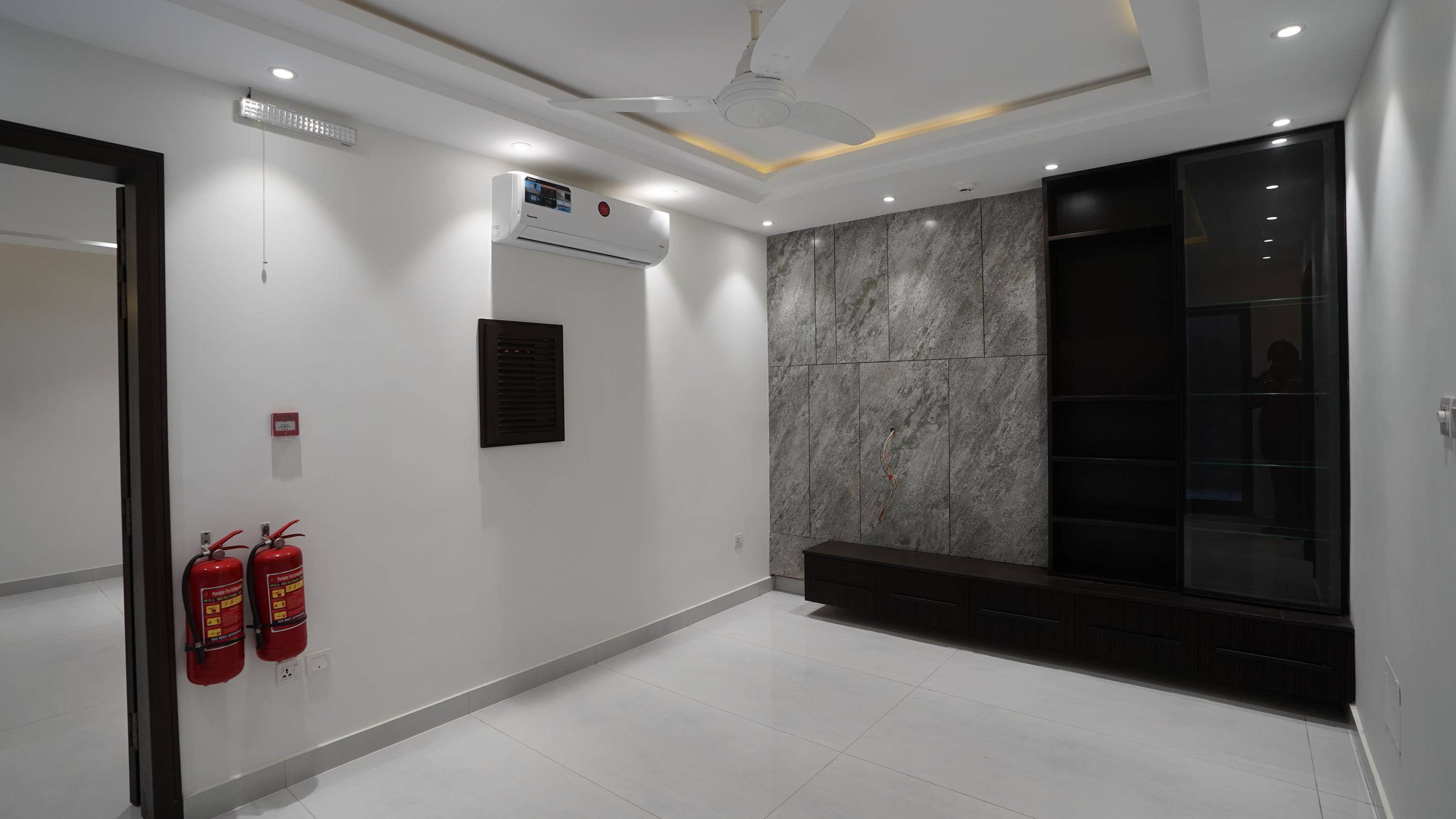10 MARLA ELEGANT AND FULLY MAINTAINED SUPER HOT LOCATED BUNGALOW IS AVAILABLE IN THE BEST BLOCK OF DHA PHASE 1 LAHORE.
