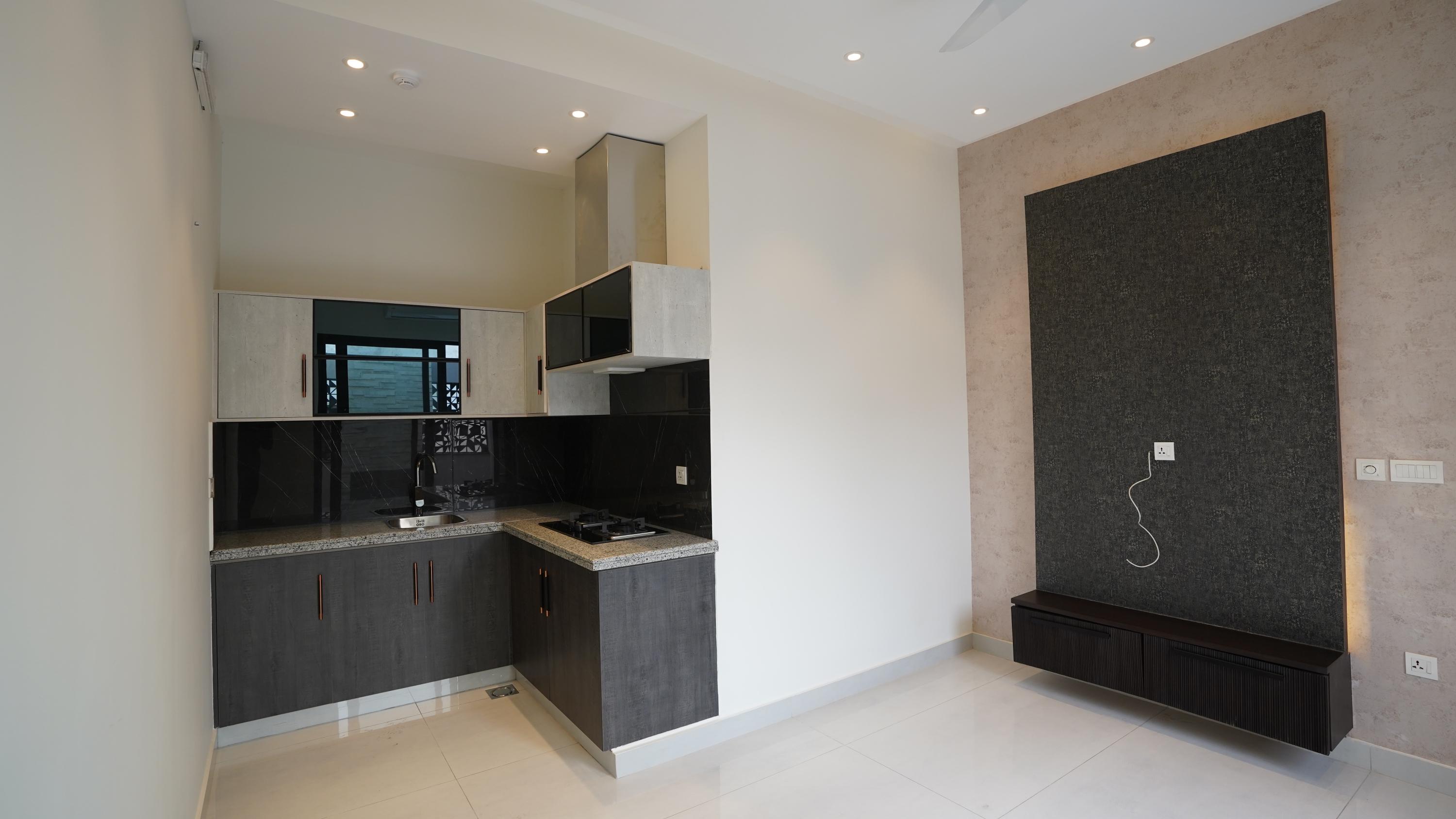 10 MARLA ELEGANT AND FULLY MAINTAINED SUPER HOT LOCATED BUNGALOW IS AVAILABLE IN THE BEST BLOCK OF DHA PHASE 1 LAHORE.