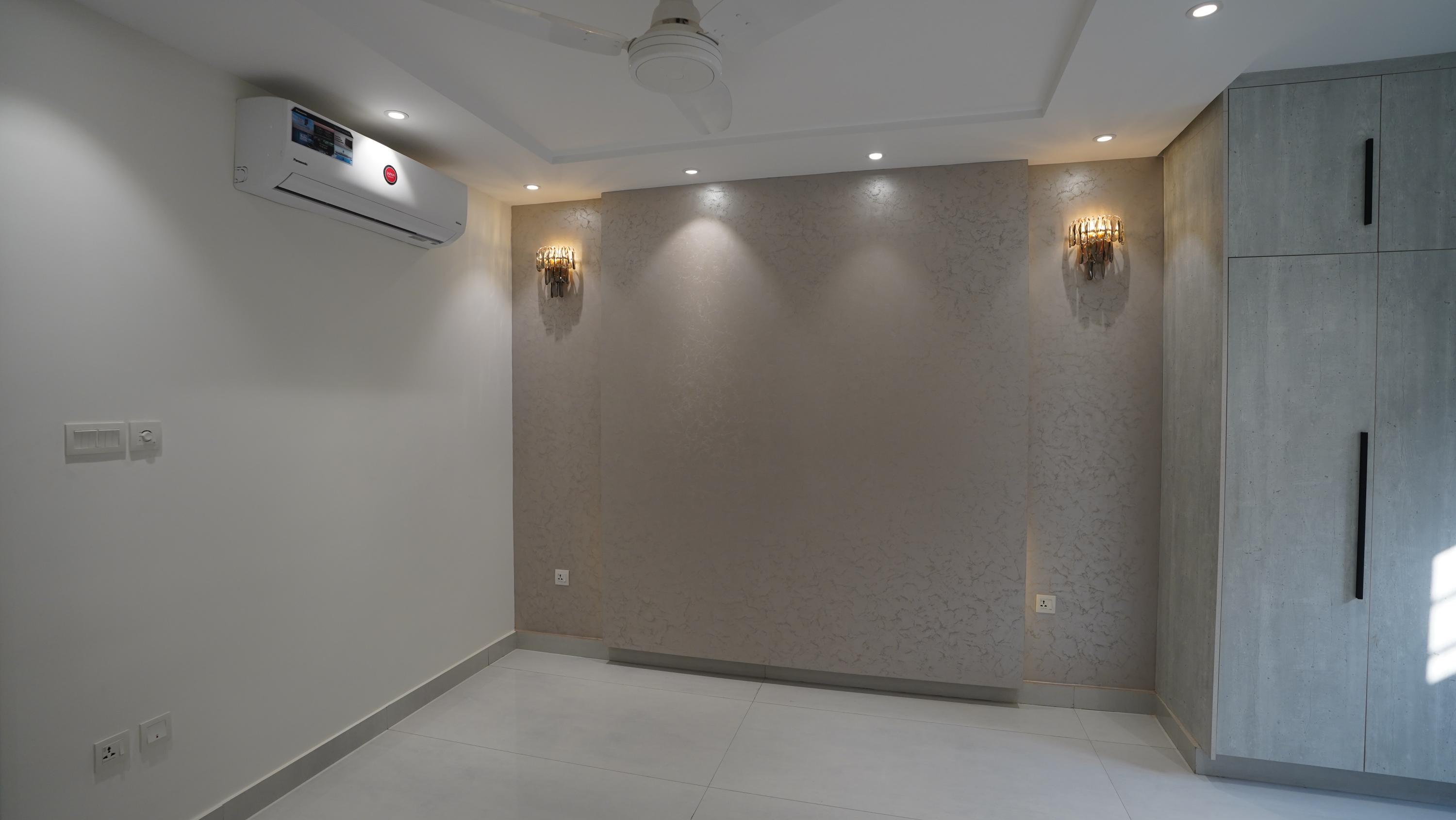 10 MARLA ELEGANT AND FULLY MAINTAINED SUPER HOT LOCATED BUNGALOW IS AVAILABLE IN THE BEST BLOCK OF DHA PHASE 1 LAHORE.