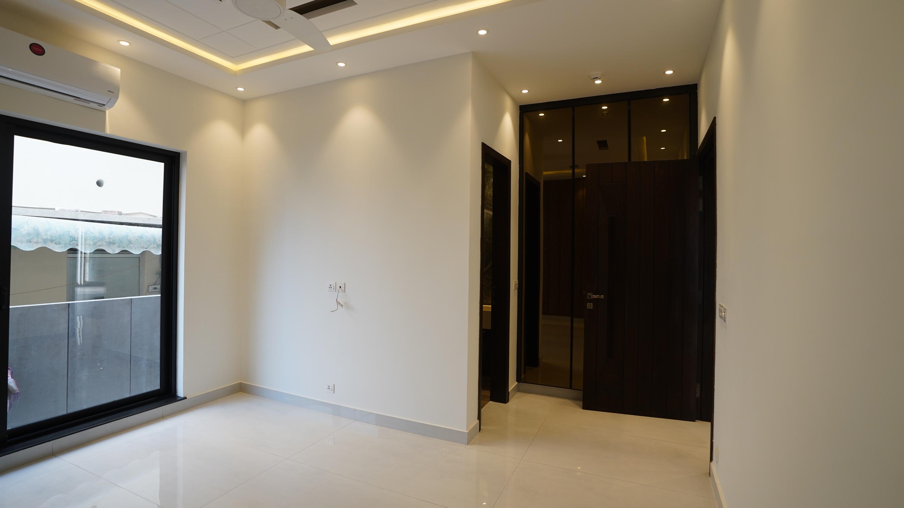 10 MARLA ELEGANT AND FULLY MAINTAINED SUPER HOT LOCATED BUNGALOW IS AVAILABLE IN THE BEST BLOCK OF DHA PHASE 1 LAHORE.