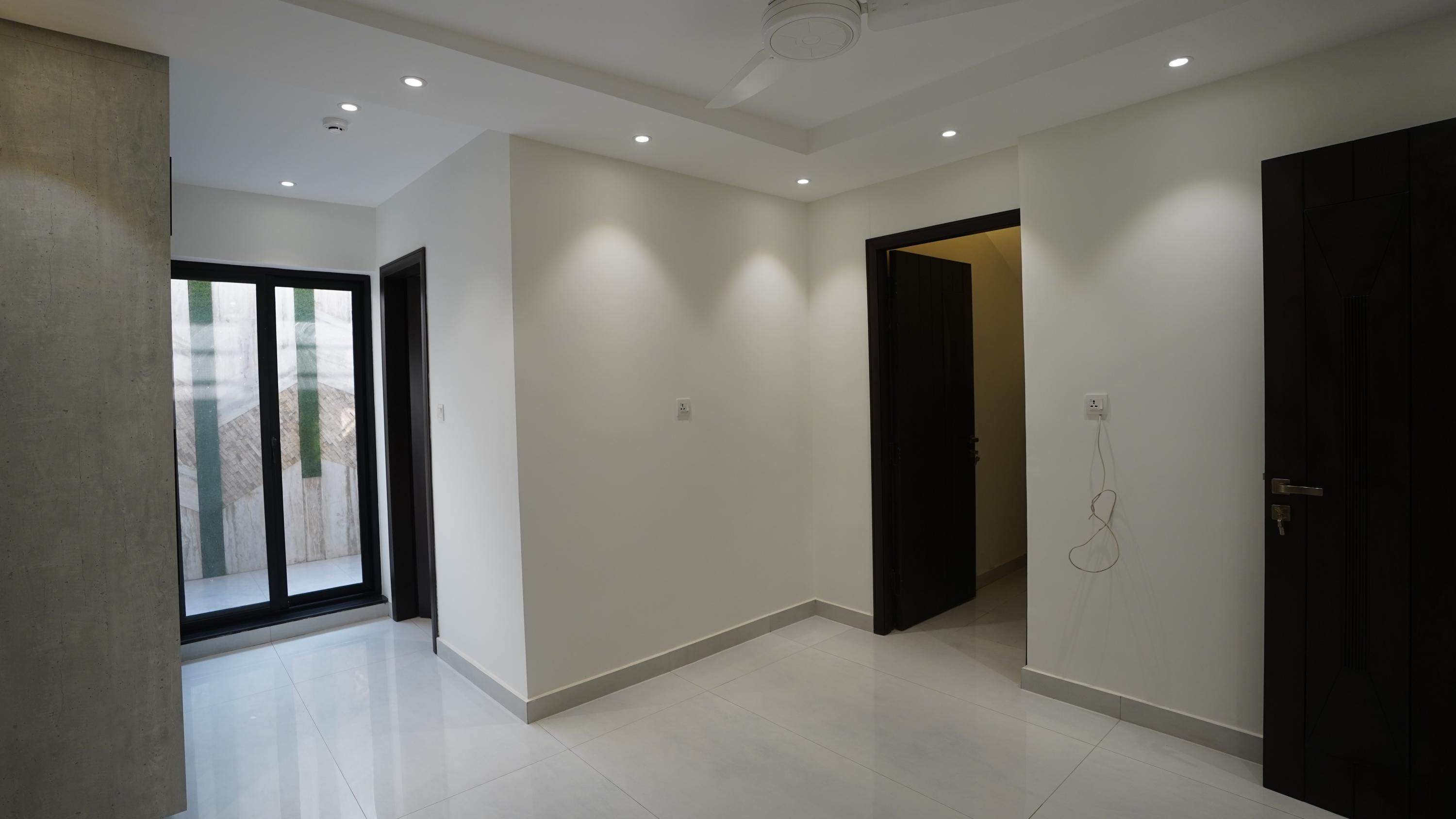 10 MARLA ELEGANT AND FULLY MAINTAINED SUPER HOT LOCATED BUNGALOW IS AVAILABLE IN THE BEST BLOCK OF DHA PHASE 1 LAHORE.