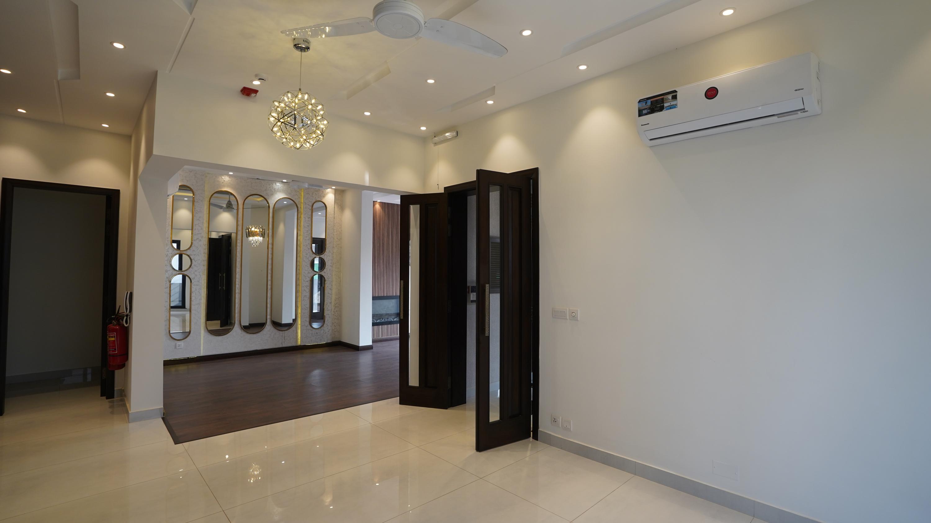 10 MARLA ELEGANT AND FULLY MAINTAINED SUPER HOT LOCATED BUNGALOW IS AVAILABLE IN THE BEST BLOCK OF DHA PHASE 1 LAHORE.