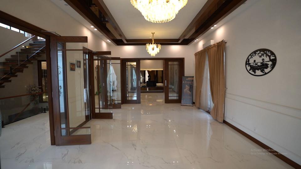 20 MARLA ELEGANT AND FULLY MAINTAINED SUPER HOT LOCATED BUNGALOW FOR SALE  BLOCK  B  OF DHA PHASE 6 LAHORE.