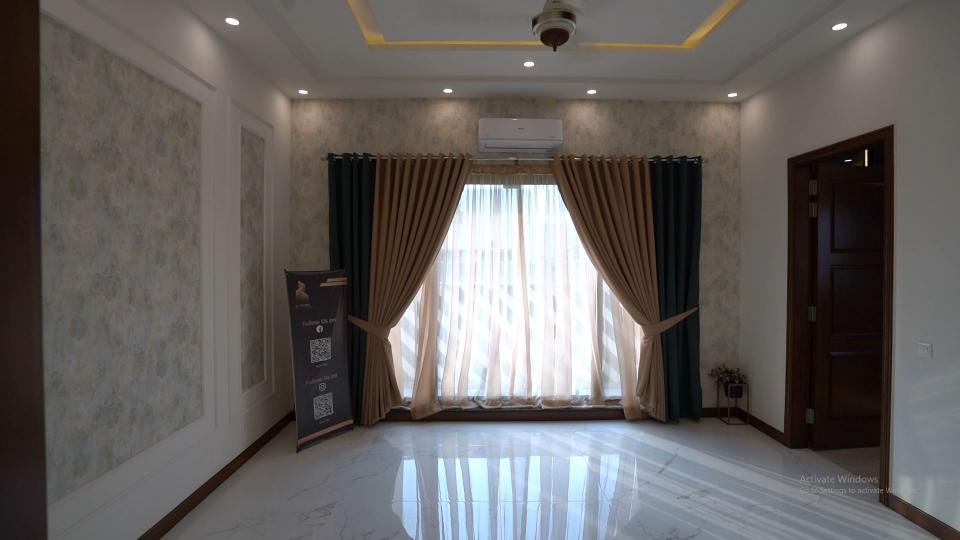 20 MARLA ELEGANT AND FULLY MAINTAINED SUPER HOT LOCATED BUNGALOW FOR SALE  BLOCK  B  OF DHA PHASE 6 LAHORE.