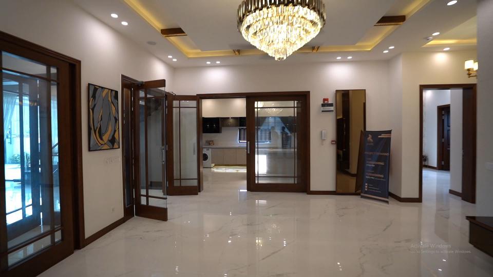 20 MARLA ELEGANT AND FULLY MAINTAINED SUPER HOT LOCATED BUNGALOW FOR SALE  BLOCK  B  OF DHA PHASE 6 LAHORE.