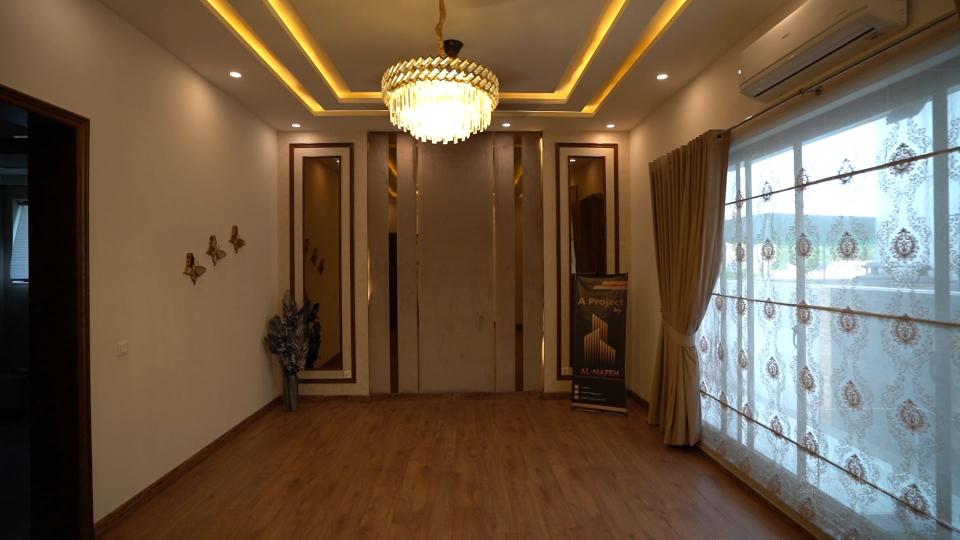 20 MARLA ELEGANT AND FULLY MAINTAINED SUPER HOT LOCATED BUNGALOW FOR SALE  BLOCK  B  OF DHA PHASE 6 LAHORE.