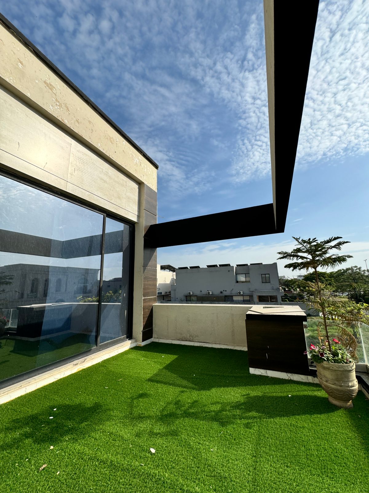 1 KANAL FULLY FURNISHED ULTRA MODERN LUXURY BUNGALOW AVAILABLE FOR SALE OF DHA PHASE 6 M Block