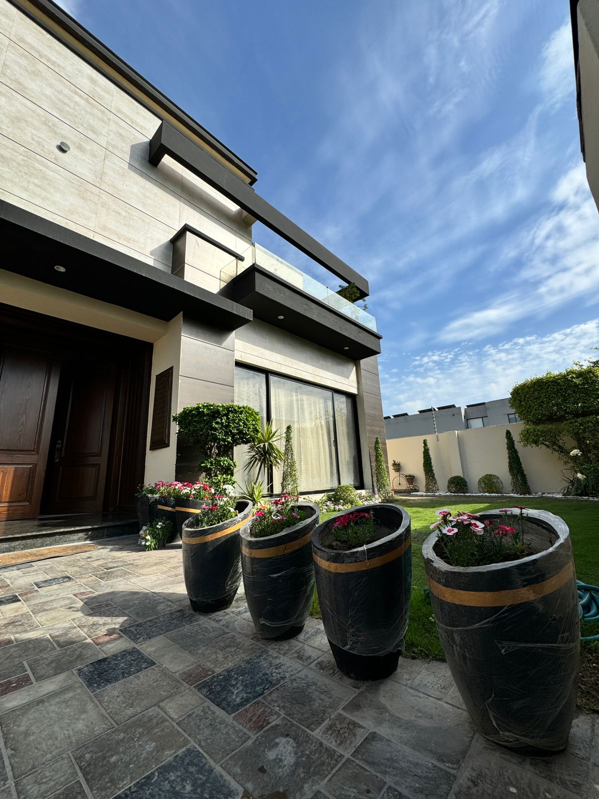 1 KANAL FULLY FURNISHED ULTRA MODERN LUXURY BUNGALOW AVAILABLE FOR SALE OF DHA PHASE 6 M Block