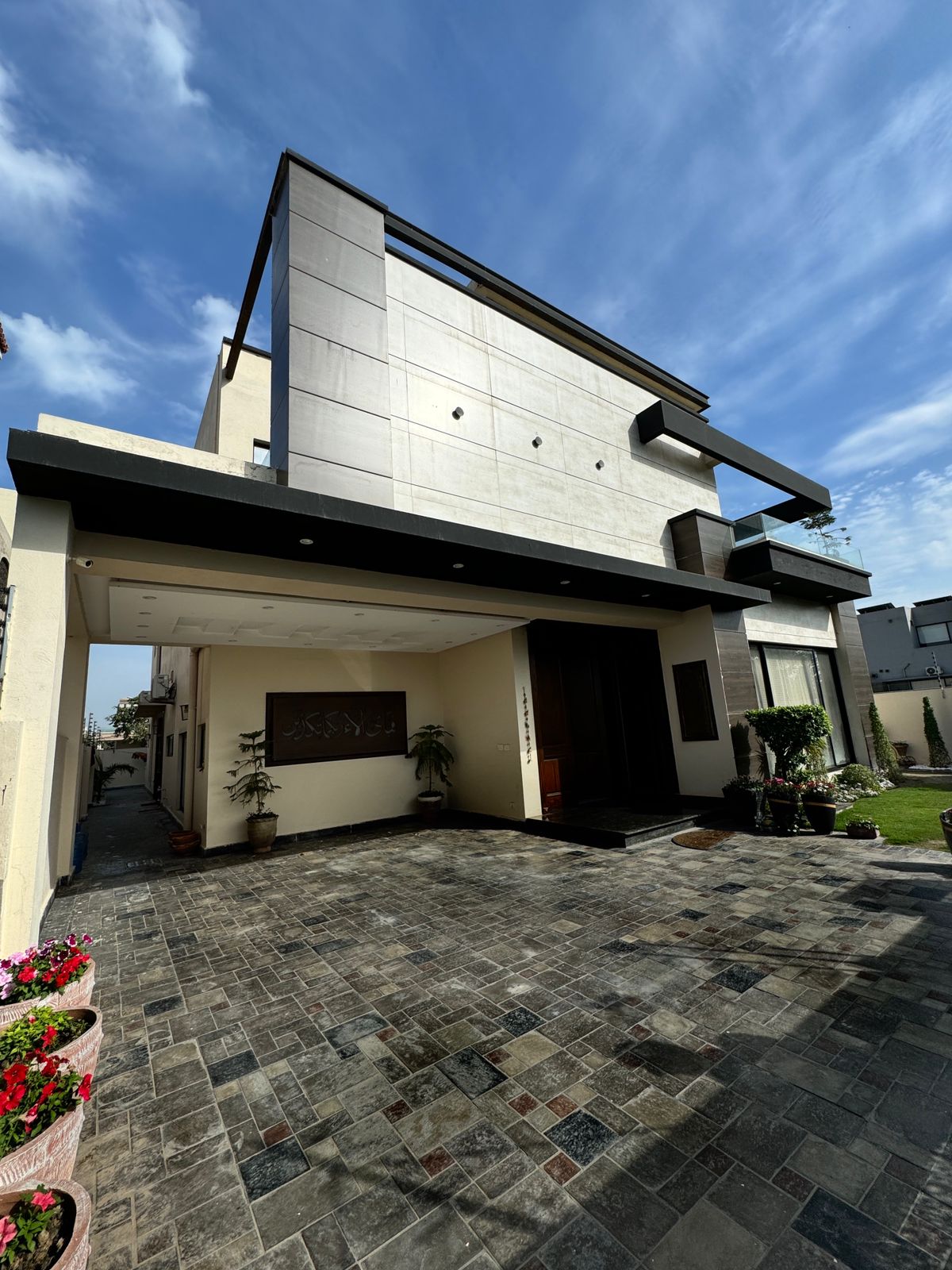 1 KANAL FULLY FURNISHED ULTRA MODERN LUXURY BUNGALOW AVAILABLE FOR SALE OF DHA PHASE 6 M Block