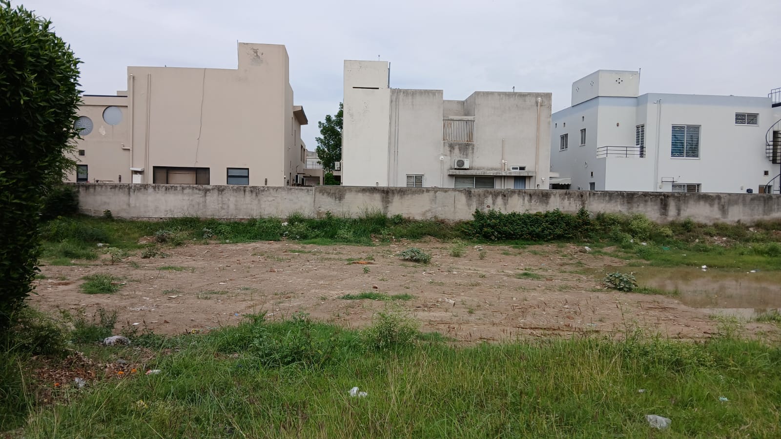 Unique Opportunity ,1 Kanal Plot for sale 70ft Road Situated DHA Phase 8  Plot # V 500